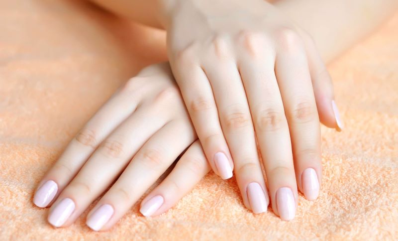 mẫu nail màu hồng thạch